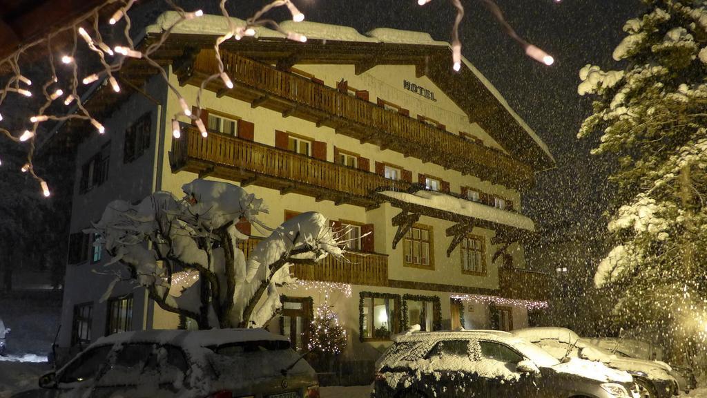 Hotel Bellaria - Cortina dʼAmpezzo Exteriér fotografie